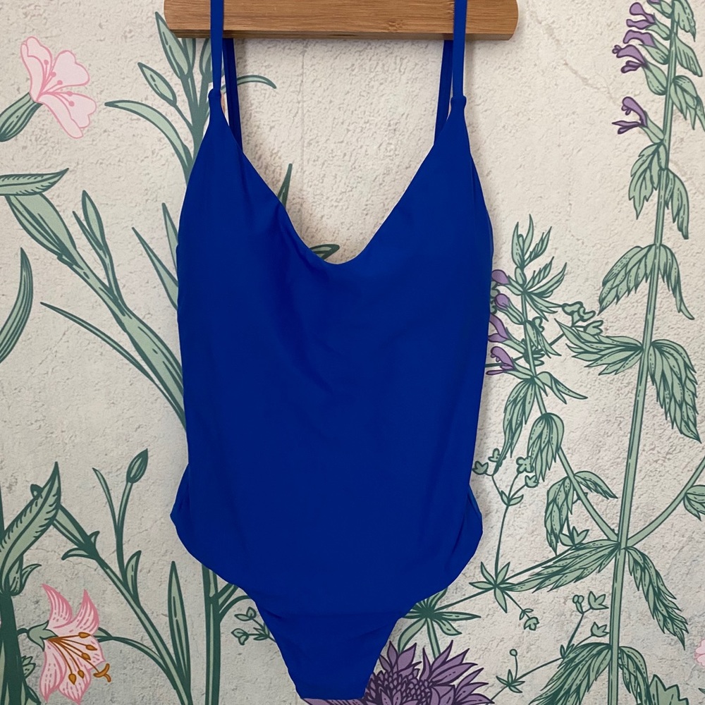 $110 NWT J. Crew Rounded V-Neck Blue Beauty & ⁉️🎁